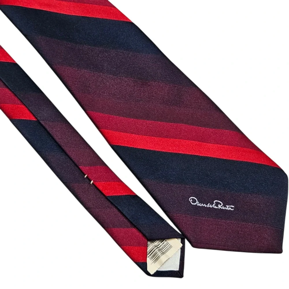 Oscar de la Renta Necktie‎ Mens OS Red Burgundy Navy Blue Striped Silk Blend Tie